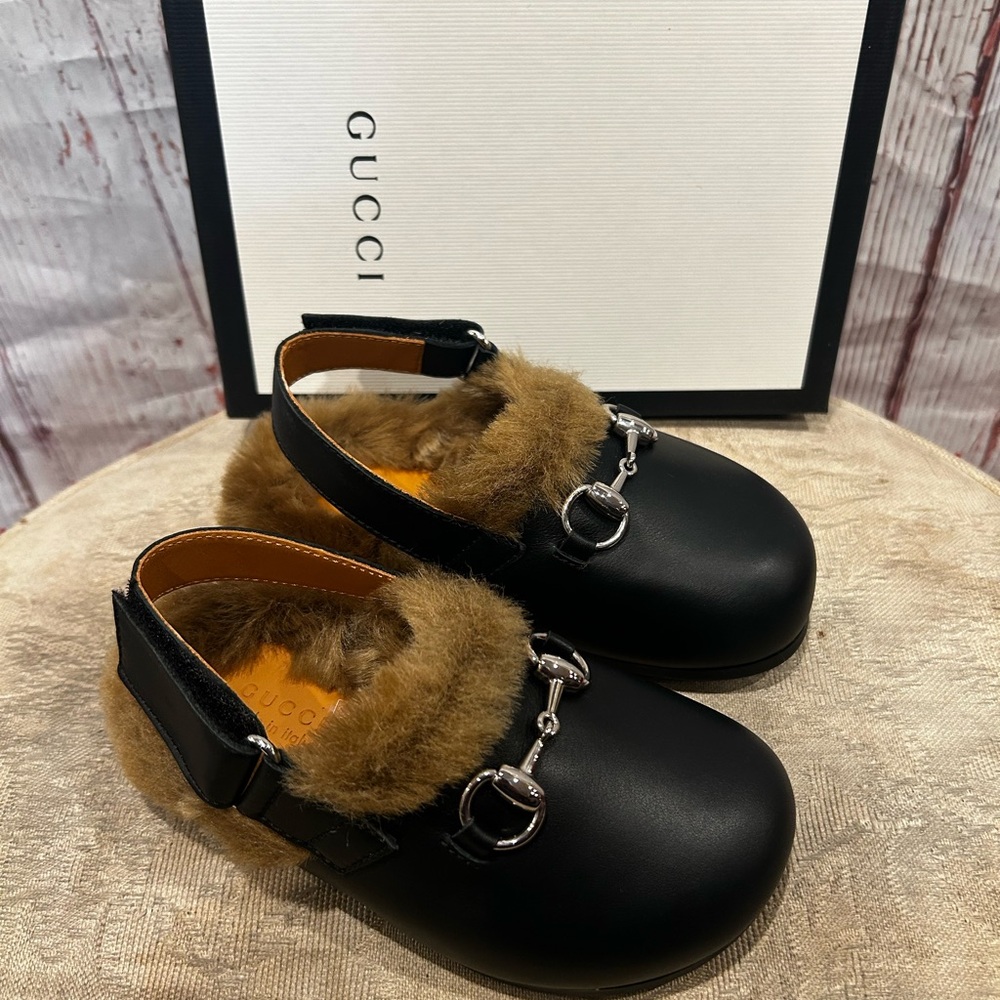 Gucci Kids Black Slippers with Brown Fur
